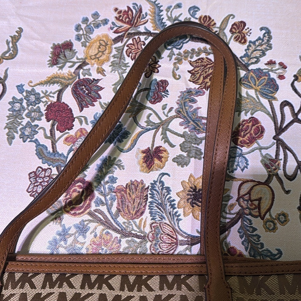 MICHAEL KORS Canvas Tote with Multiple Pockets and Gold Hardware EUC - Picture 8 of 13